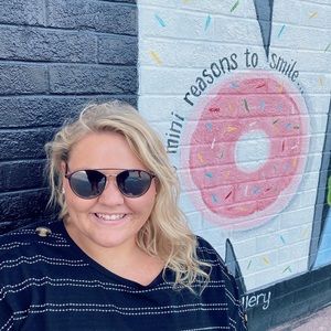 Meet your Posher, Abigail